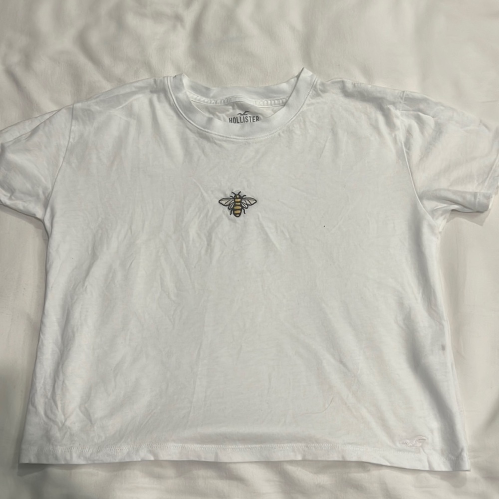 Hollister white tee with an embroidered bee